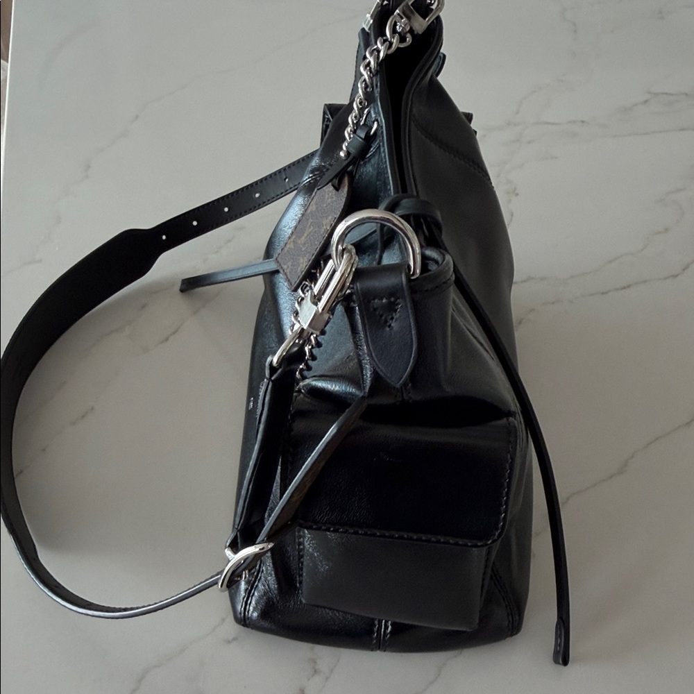 Louis Vuitton Carryall Cargo Vibe Black Bag Silver Chain Accent COA full set - Picture 5 of 12